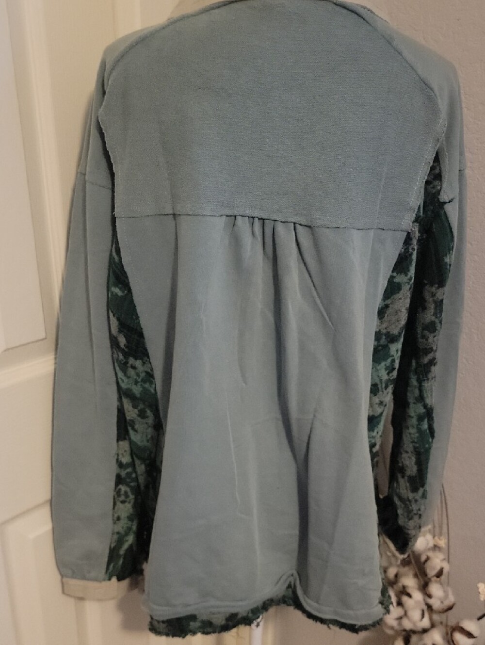 POL Women's Oversized Long-Sleeve Pullover Shirt in Light Sage. NWOT - Picture 4 of 6